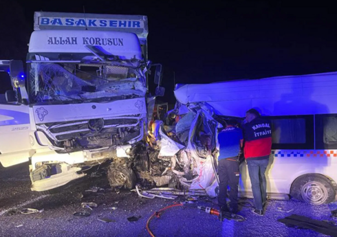 Türkiyədə ağır yol qəzasında 8 nəfər ölüb, 10 nəfər ağır yaralanıb