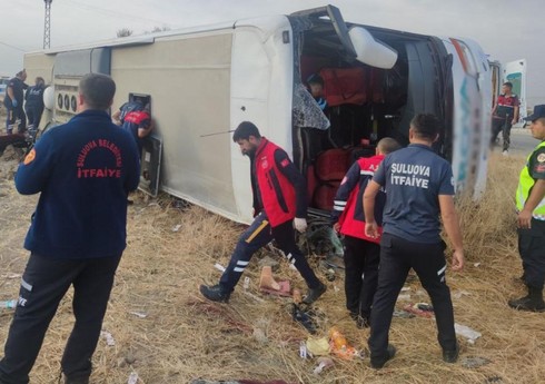 Türkiyədə avtobus aşıb, 5 nəfər ölüb, 30 nəfər yaralanıb