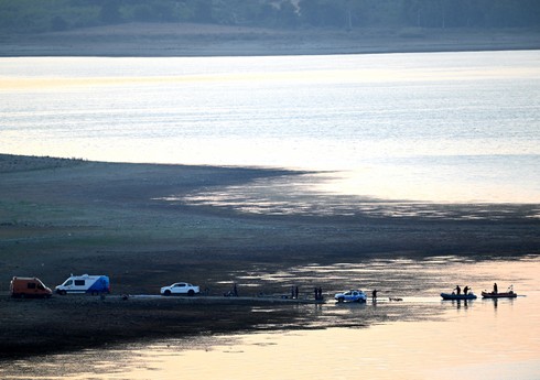 Türkiyədə helikopter su anbarına düşüb