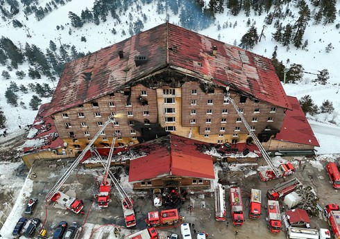 Türkiyədə hoteldəki yanğına görə iki məmur saxlanılıb