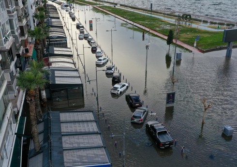 Türkiyədə leysan yağışları nəticəsində şəhərləri su basıb
