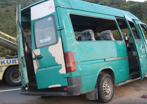 Türkiyədə mikroavtobus qəzaya uğrayıb, 17 nəfər xəsarət alıb