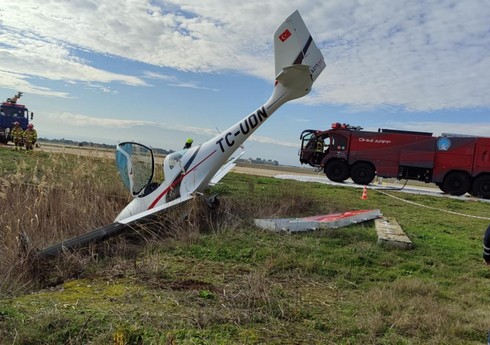 Türkiyədə təlim təyyarəsi qəzaya uğrayıb, pilot yaralanıb