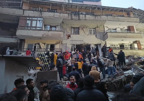 Türkiyədə zəlzələ qurbanlarının sayı 2 379 nəfərə çatıb - YENİLƏNİB-13