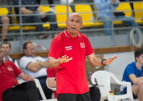 Türkiyənin daha bir voleybol məşqçisi Azərbaycanda işləyəcək