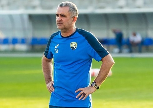 Tərlan Əhmədov daha bir futbolçunu 