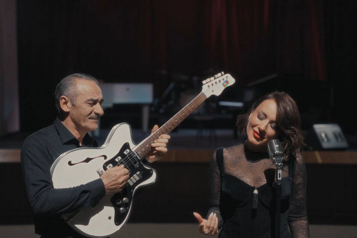 Tünzalə Ağayeva məşhur gitaraçı ilə 