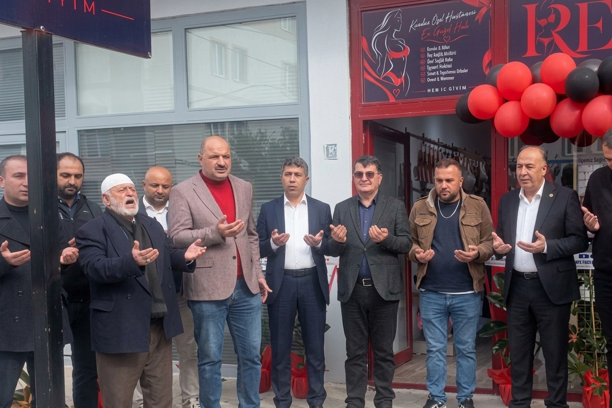 Türkiyədə qadın alt paltarı mağazasının dualarla açılışı edildi Türkiyədə qadın alt paltarı mağazasının dualarla açılışı edildi