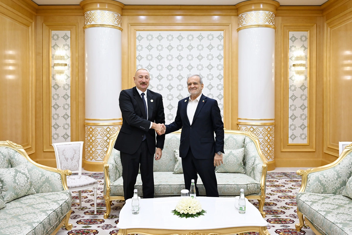 Türkmənbaşı şəhərində Prezident İlham Əliyevin İran Prezidenti ilə görüşü keçirilib