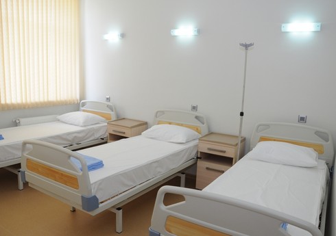 Təyyarə qəzasında yaralananların xəstəxanada hansı şöbələrə yerləşdirildiyi məlum olub