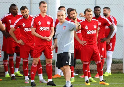 UEFA Konfrans Liqası: “Fiorentina” səfərdə qələbə qazanıb, “Başakşehir” heç-heçə edib