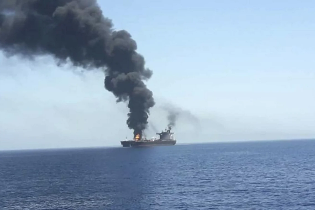 UKMTO: Hörmüz boğazında tanker atəşə tutulub