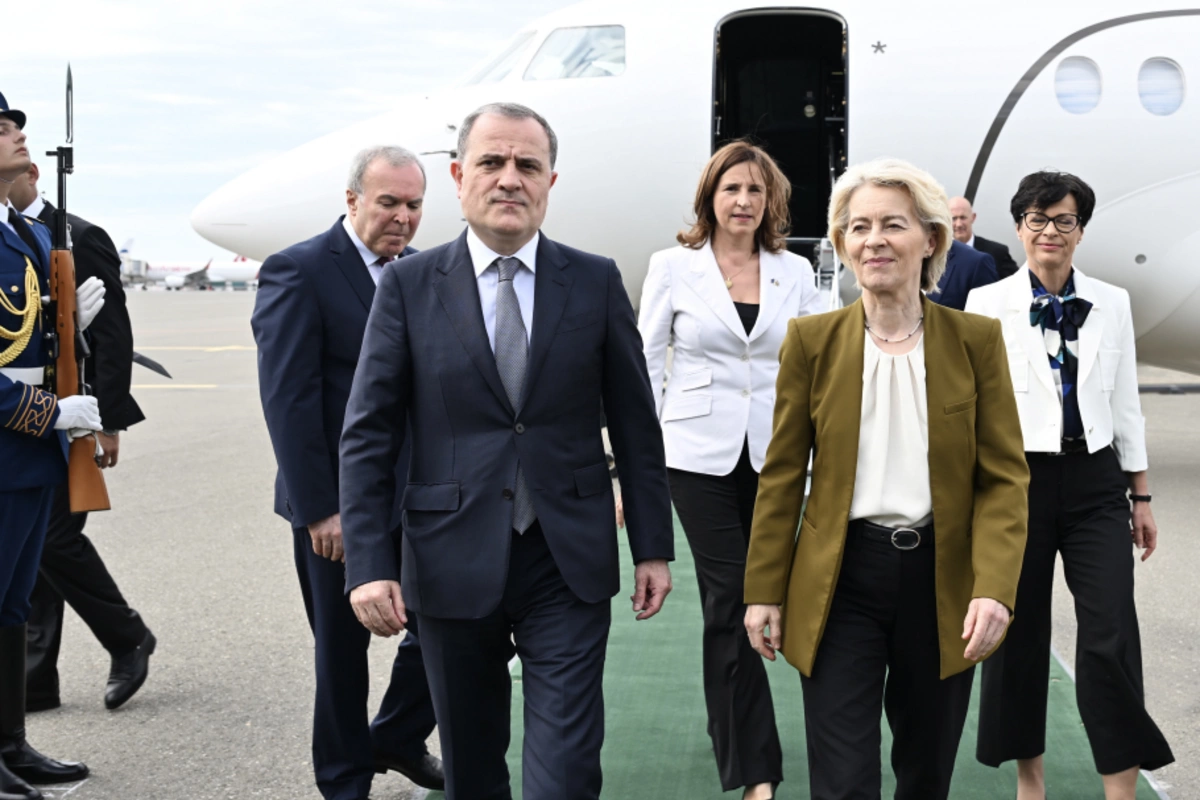 Ursula Fon der Lyayen Azərbaycana səfərə gəlib