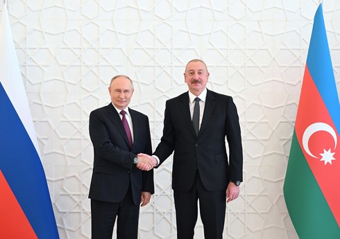 Vladimir Putin Prezident İlham Əliyevə zəng edib