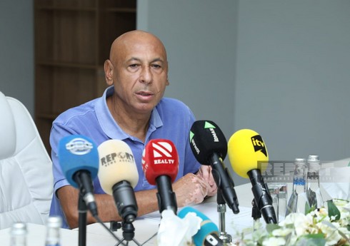 Voleybol millisinin baş məşqçisi: 