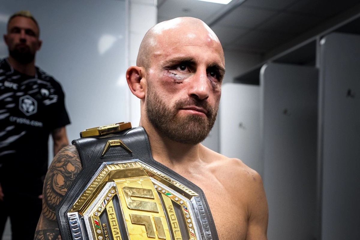 Volkanovski UFC kəmərini yenidən əldə etdi