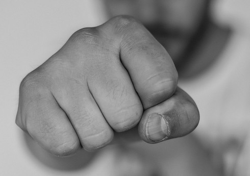 Xaçmazda ana və oğul küçədə döyülüb