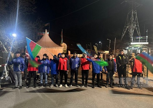 Xankəndi-Laçın yolu: Aksiya gecə saatlarında da davam edir, 102 avtomobil maneəsiz keçib