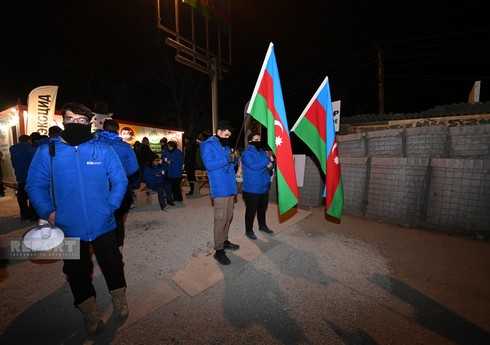 Xankəndi-Laçın yolunda aksiya bayram axşamında da davam edir, iştirakçılar yüksək əhval-ruhiyyədədir