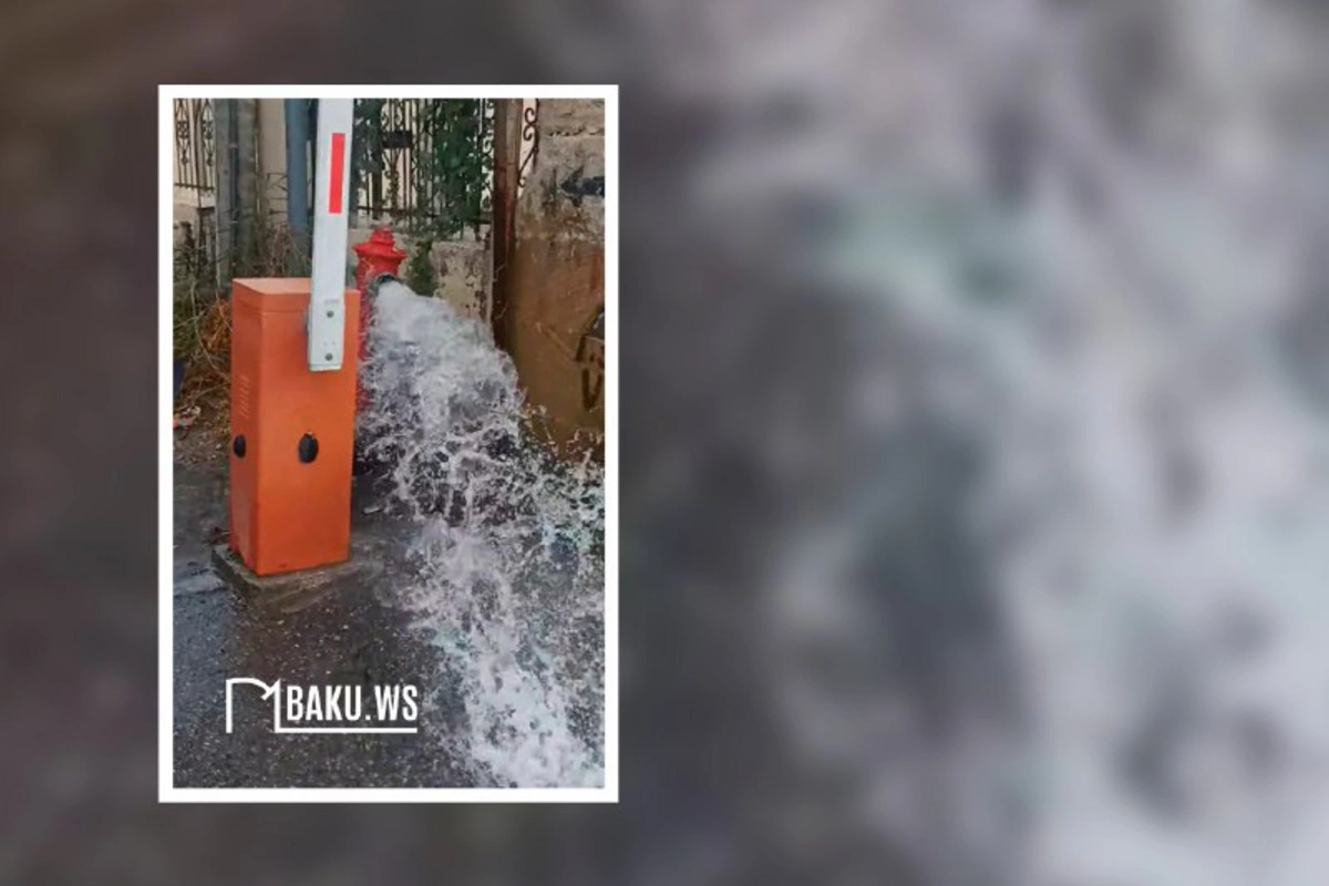 Xırdalanda hidrant partladı, su küçəboyu axıb getdi