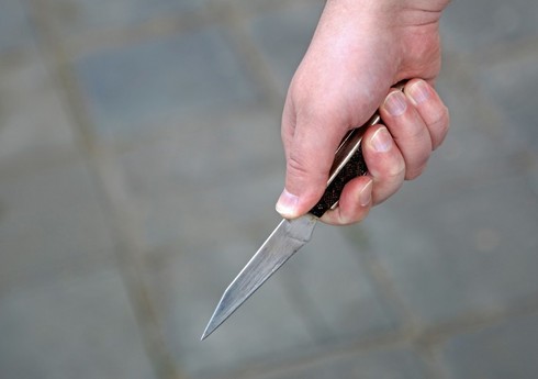 Xırdalanda gənc bıçaqla özünə xəsarət yetirib