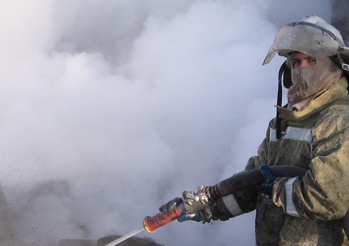 Xətai rayonunda yaşayış binasında yanğın olub