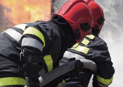 Yasamalda binada yanğın: təhlükəli vəziyyətdə qalan sakin xilas edilib