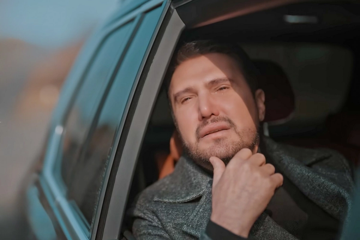 Yeni klipində həyatı əks olunan Nadir göz yaşlarına hakim ola bilmədi