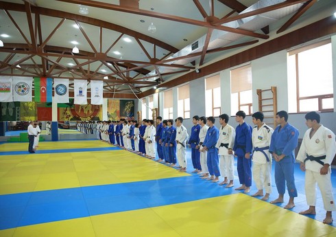 Yeniyetmə cüdoçular dünya çempionatına yola düşüblər