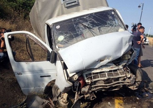 Yevlaxda yük avtomobilləri toqquşub, ağır xəsarət alan var