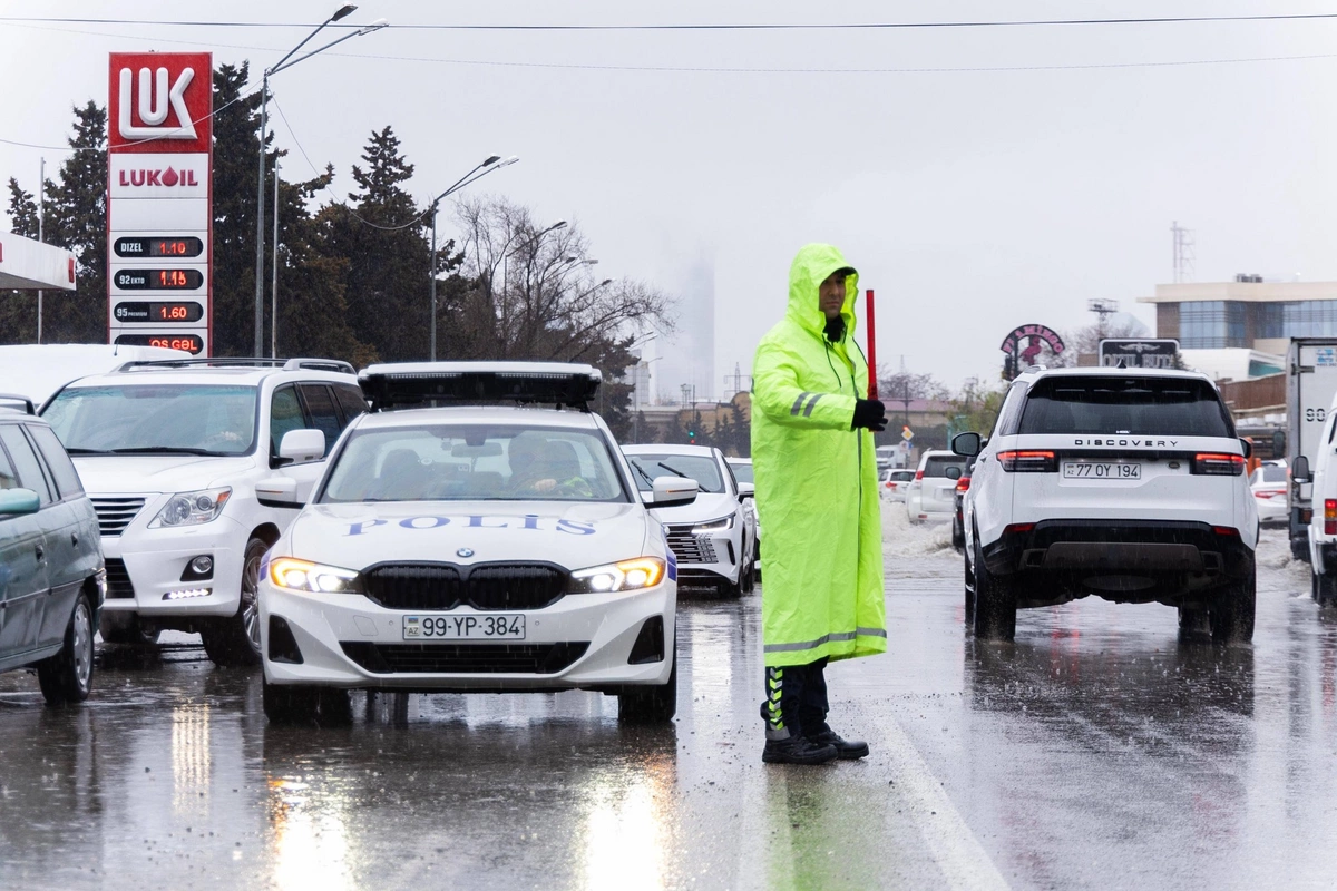 Yol polisindən hava ilə bağlı hərəkət iştirakçılarına XƏBƏRDARLIQ