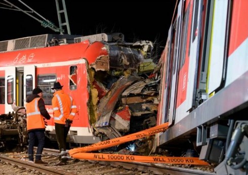 Yunanıstanda qatar qəzasında altı nəfər ölüb, onlarla insan yaralanıb