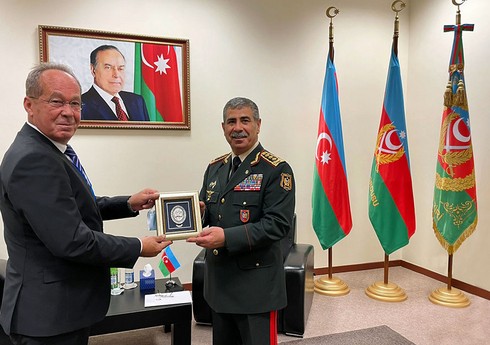 Zakir Həsənov Bosniya və Herseqovinanın müdafiə naziri ilə görüşüb Zakir Həsənov Bosniya və Herseqovinanın müdafiə naziri ilə görüşüb