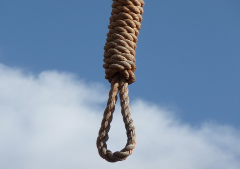 Zaqatalada 44 yaşlı kişi özünü asıb