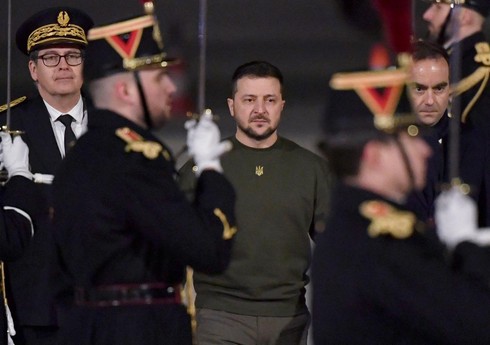 Zelenski Parisdə Makron və Şoltsla görüşüb