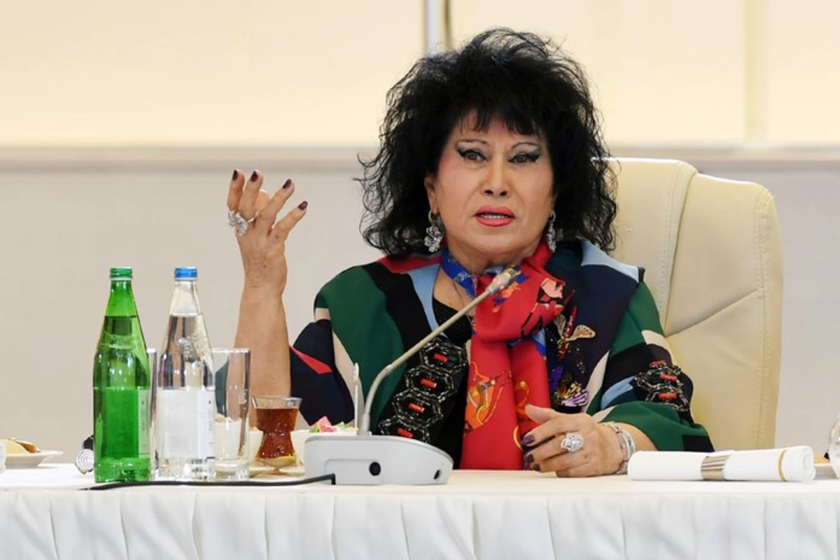 Zeynəb Xanlarovanın adından dələduzluq